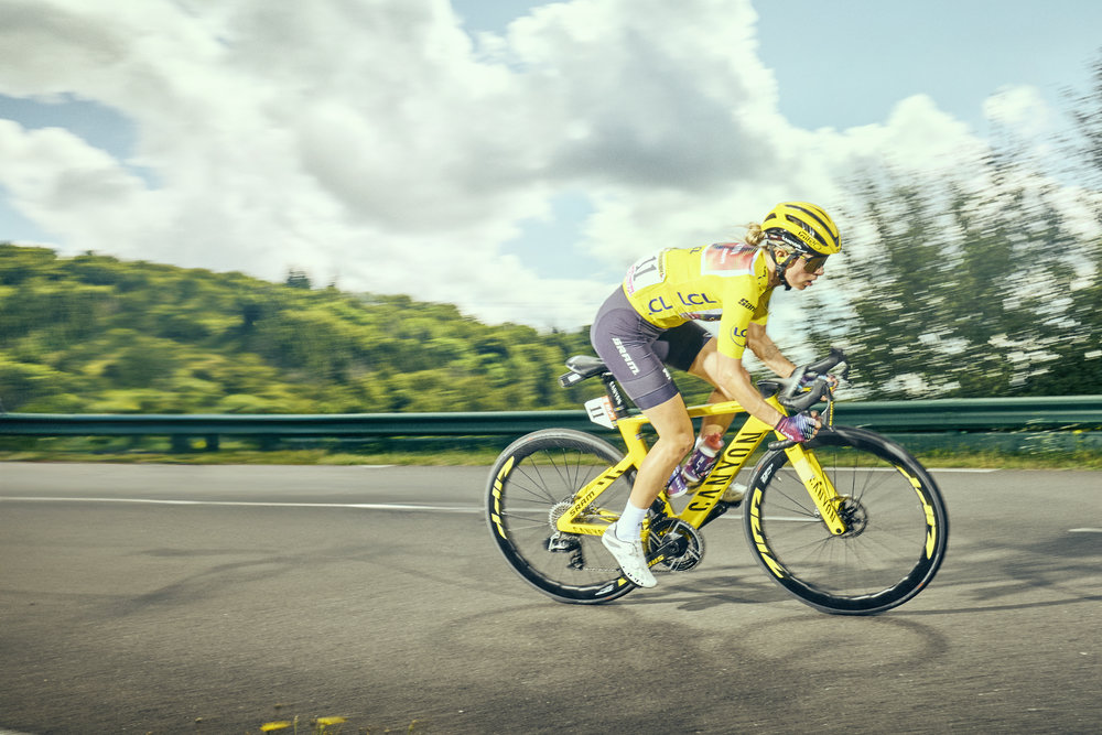 KASIA NIEWIADOMA CLAIMS CLOSEST TOUR DE FRANCE (FEMMES AVEC ZWIFT